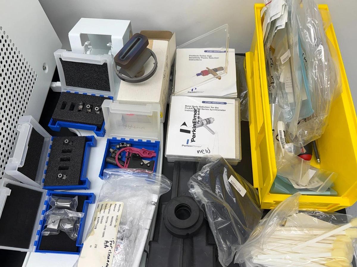 Used PerkinElmer PinAAcle 900T Atomic Absorption Spectrometer