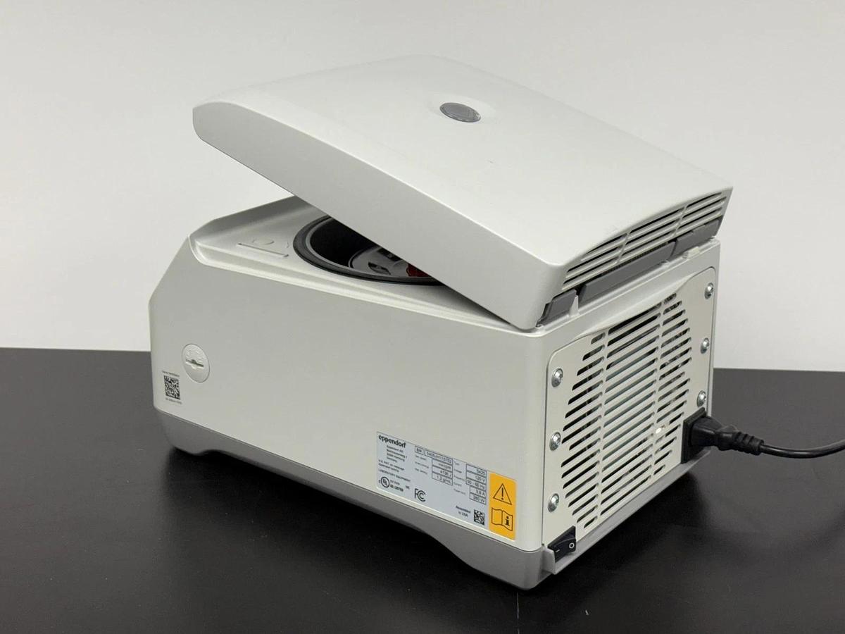 Used Eppendorf Centrifuge 5425 Benchtop Centrifuge with 24-Place tube rotor