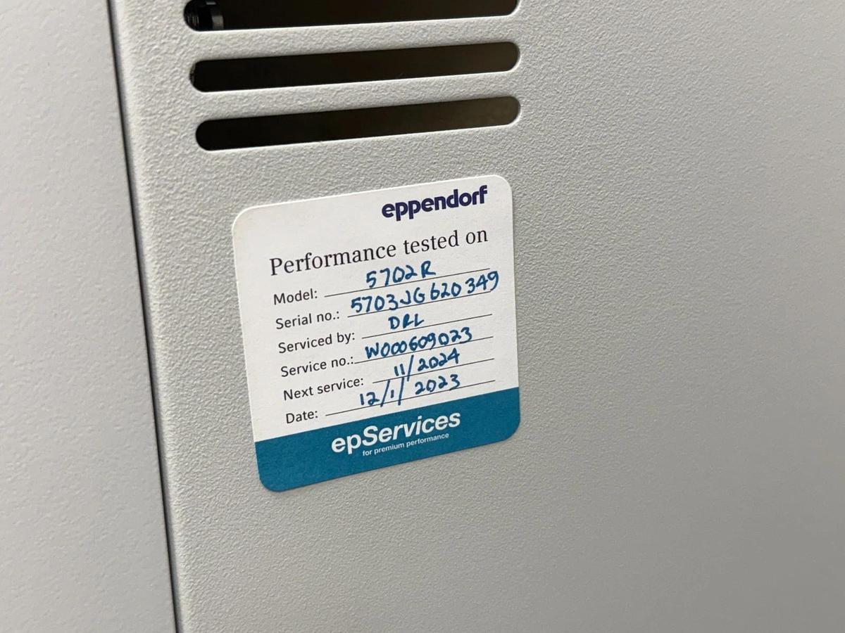 Used Eppendorf 5702R Refrigerated Benchtop Centrifuge |  with A-4-38 rotor kit