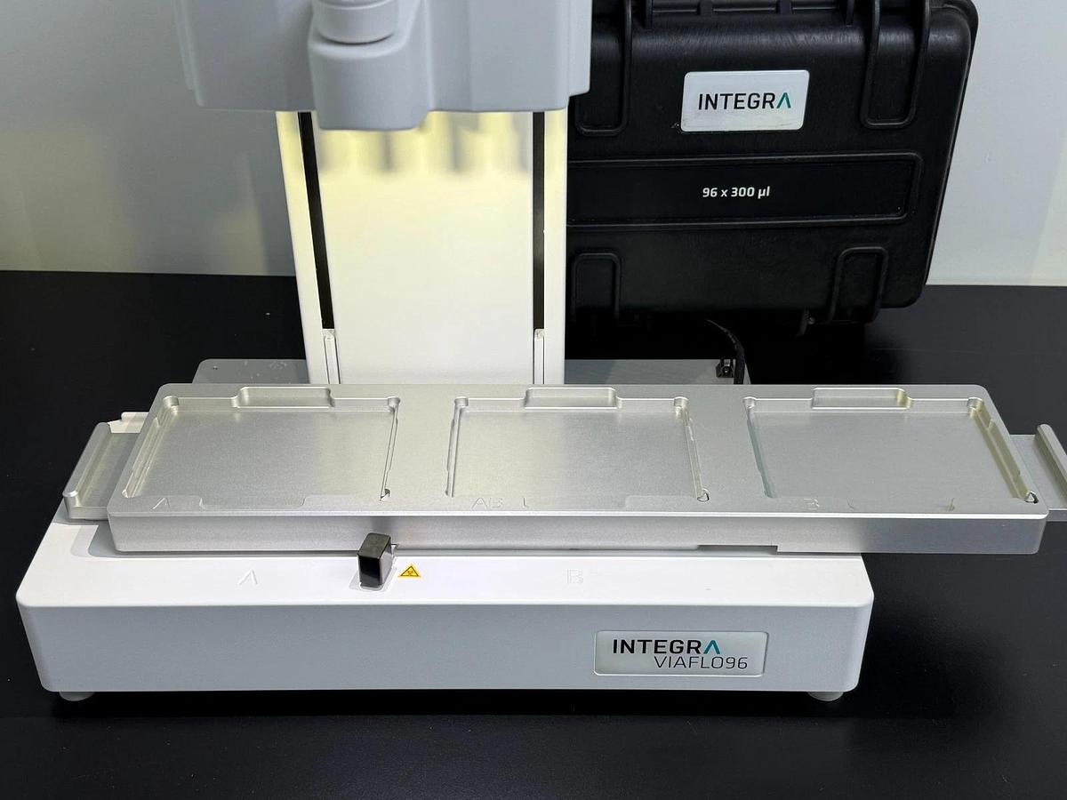 Used INTEGRA VIAFLO 96 Electronic Pipetting System 10-300µL 96-Channel Head Benchtop