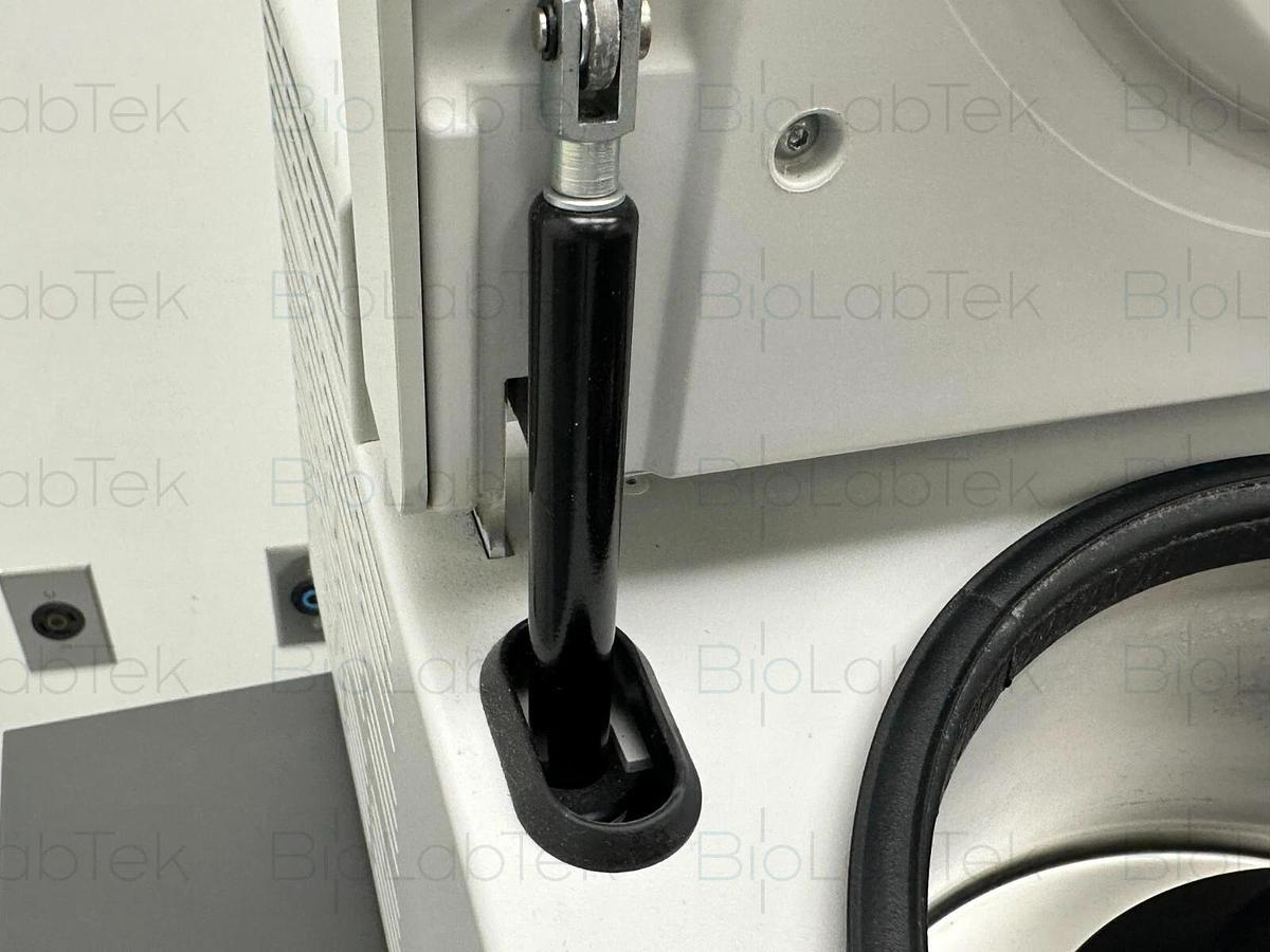 Used Eppendorf 5430R refrigerated centrifuge with rotor FA-45-48-11