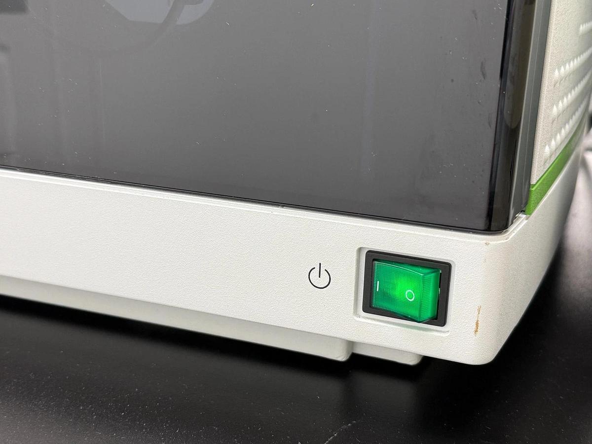 Used PerkinElmer PinAAcle 900T Atomic Absorption Spectrometer