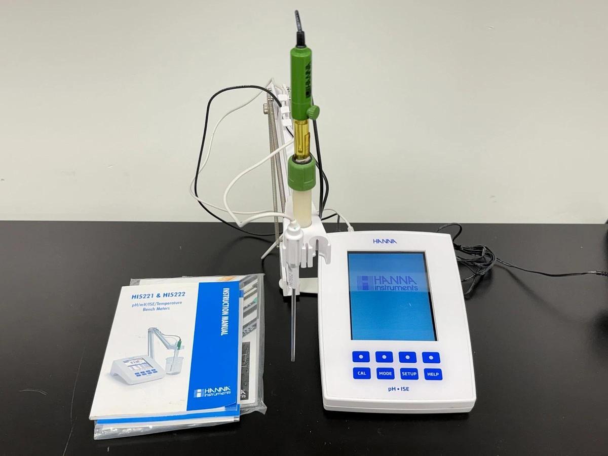 Used Hanna HI5222 Benchtop pH ISE Meter Laboratory Tester