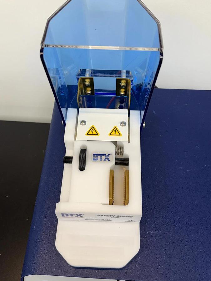 Used BTX Harvard Apparatus ECM 830 Square Wave Electroporation System w/ safety stand