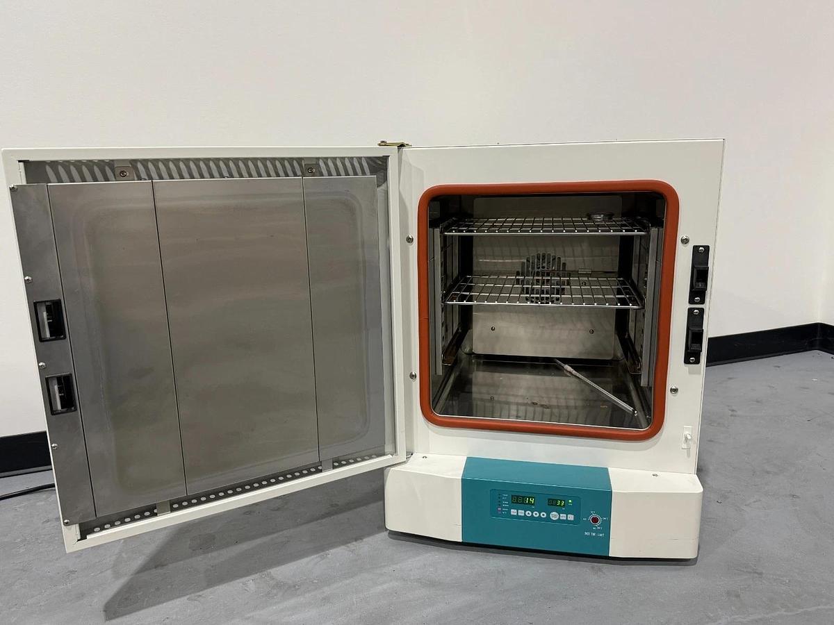 Used Lab Companion OF-02G Gravity Drying Convection Oven