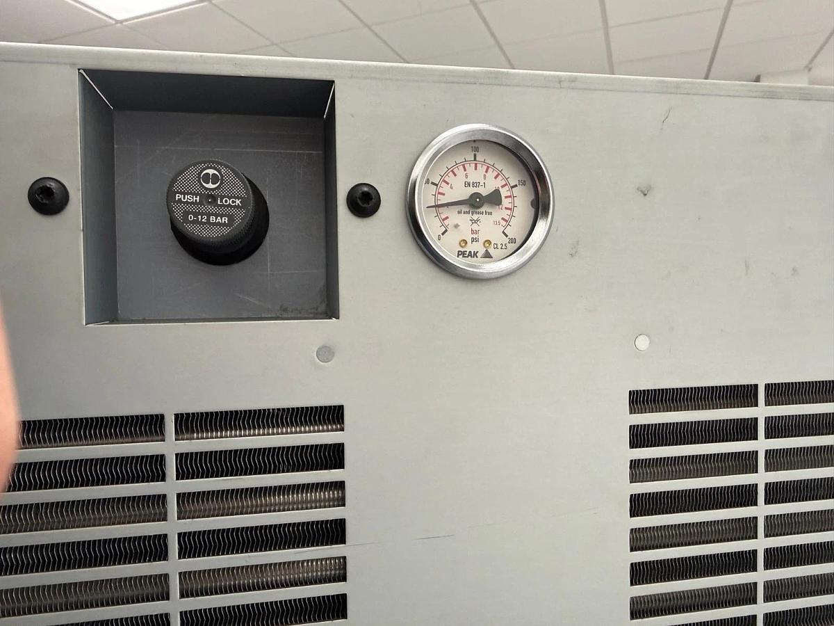 Used Peak Scientific Genius XE70 XE Mass Spectometer lab Nitrogen gas generator 70L