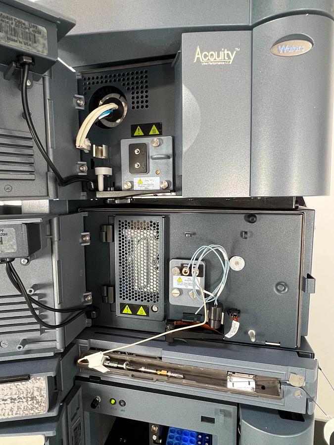 Used Waters Acquity UPLC HPLC TUV FLR organizer sample and binary manager heater tray