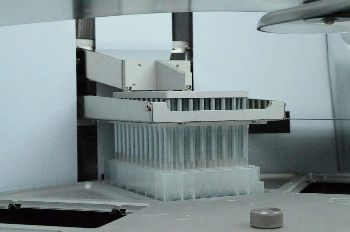 Used Thermo KingFisher Flex Magnet particle processor Purification system w/96dw head