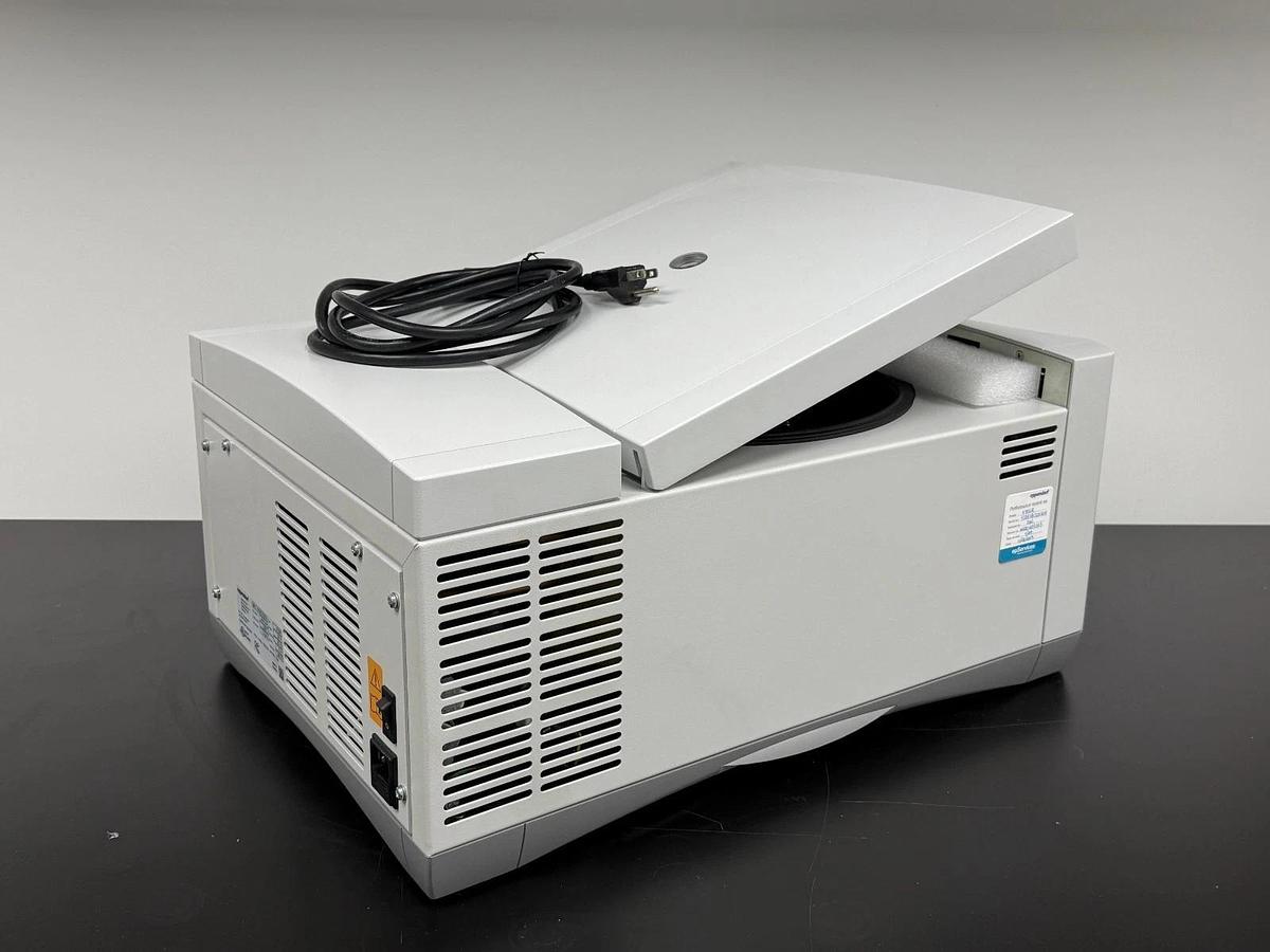 Used Eppendorf 5702R Refrigerated Benchtop Centrifuge with A-4-38 rotor