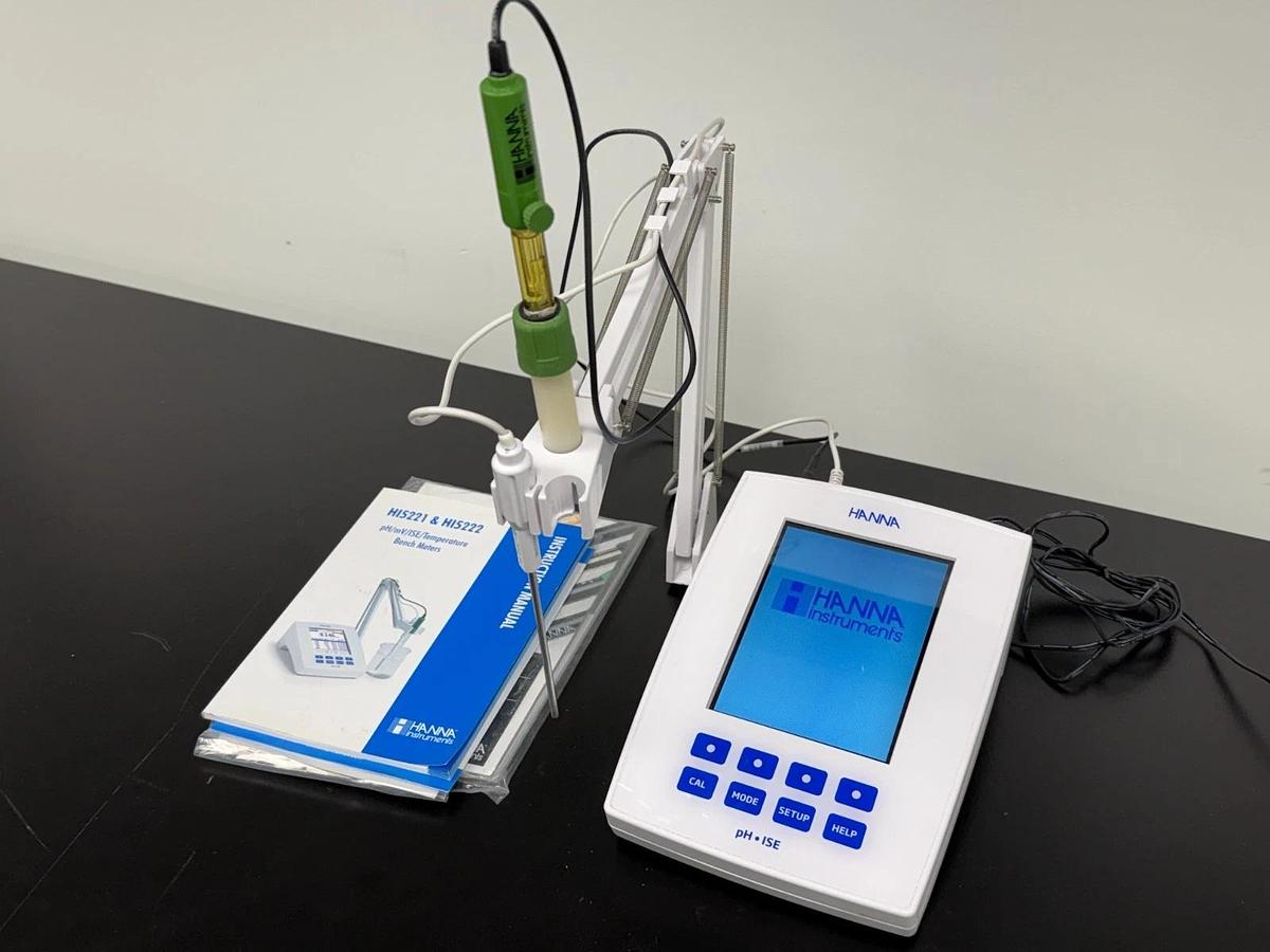 Used Hanna HI5222 Benchtop pH ISE Meter Laboratory Tester