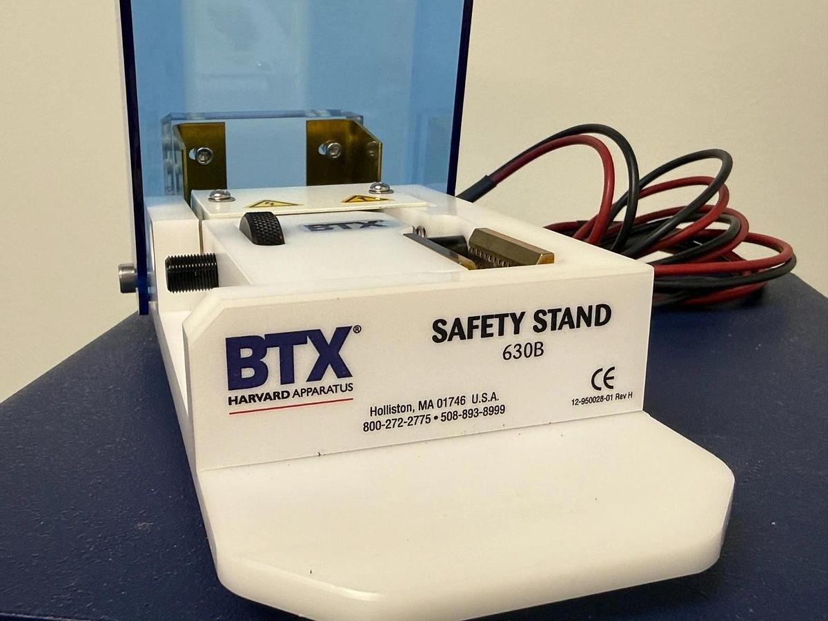 Used BTX Harvard Apparatus ECM 830 Square Wave Electroporation System w/ safety stand