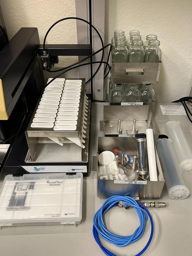 Used Teledyne CombiFlash Torrent Purification System +sample collector load frac pump