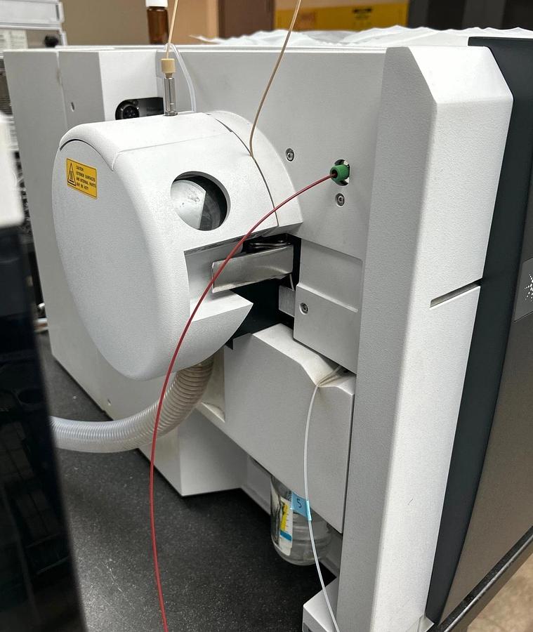 Used Agilent 6420 Triple Quad QQQ LCMS Spectrometer system with pump