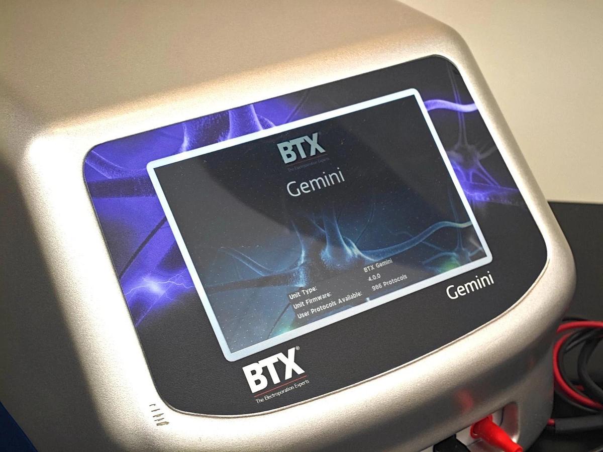 Used BTX Gemini X2 Twin Wave Electroporator with Safety Dome