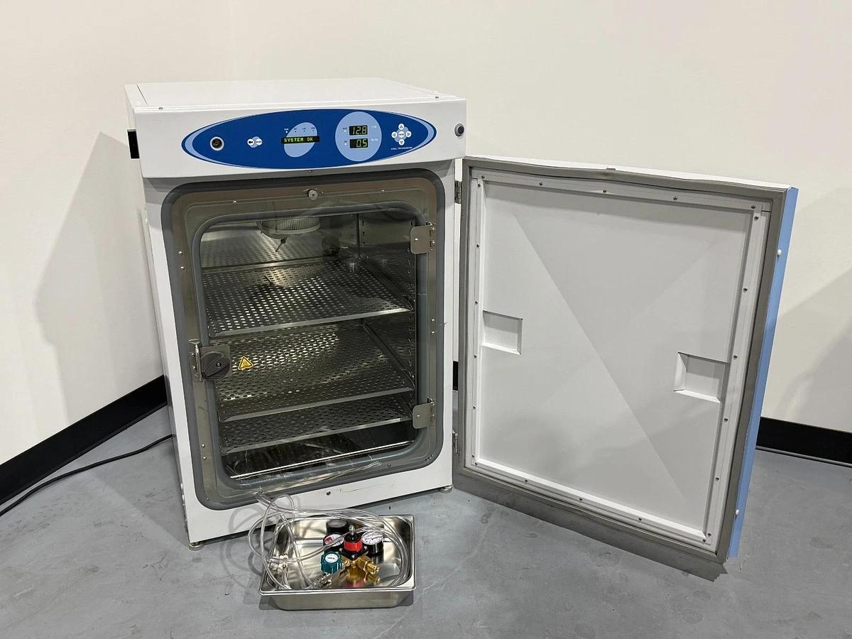 Used VWR Air Jacketed CO2 6.5CF Incubator w/ Sterilization Cycle