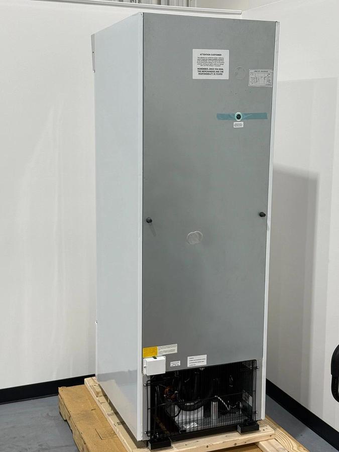 Used VWR HC-SLS-23 Laboratory Refrigerator 23 Cu Ft | Upright Solid Door 1°C to 10°C