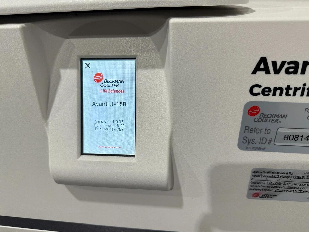 Used Beckman Coulter Avanti J-15R IVD refrigerated Centrifuge B99517 with rotor