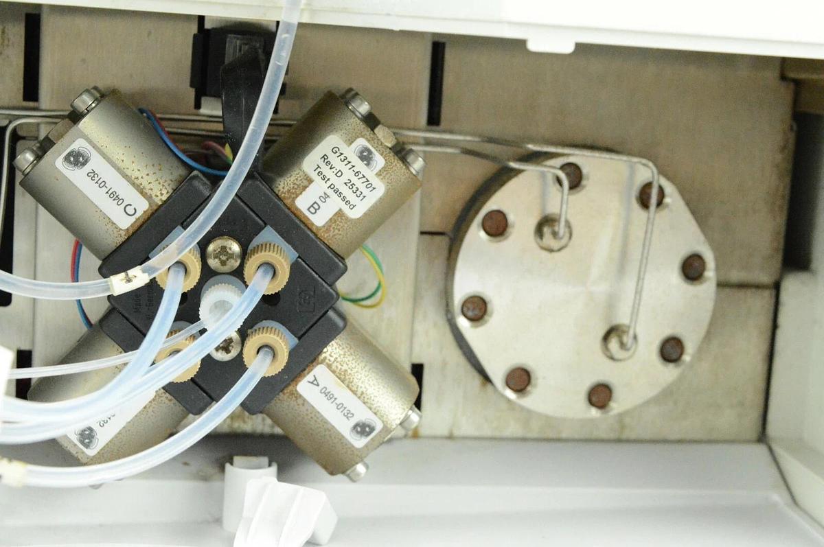 Used Agilent 1100 HPLC G1311A Quat Pump with G1379A Degasser & tray