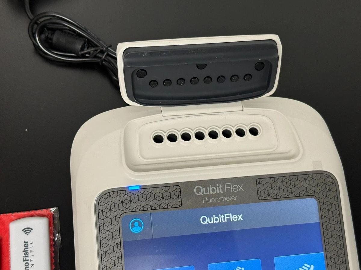 Used Thermo Invitrogen Qubit Flex Fluorometer Sample DNA RNA Protein quant Wi-Fi '25