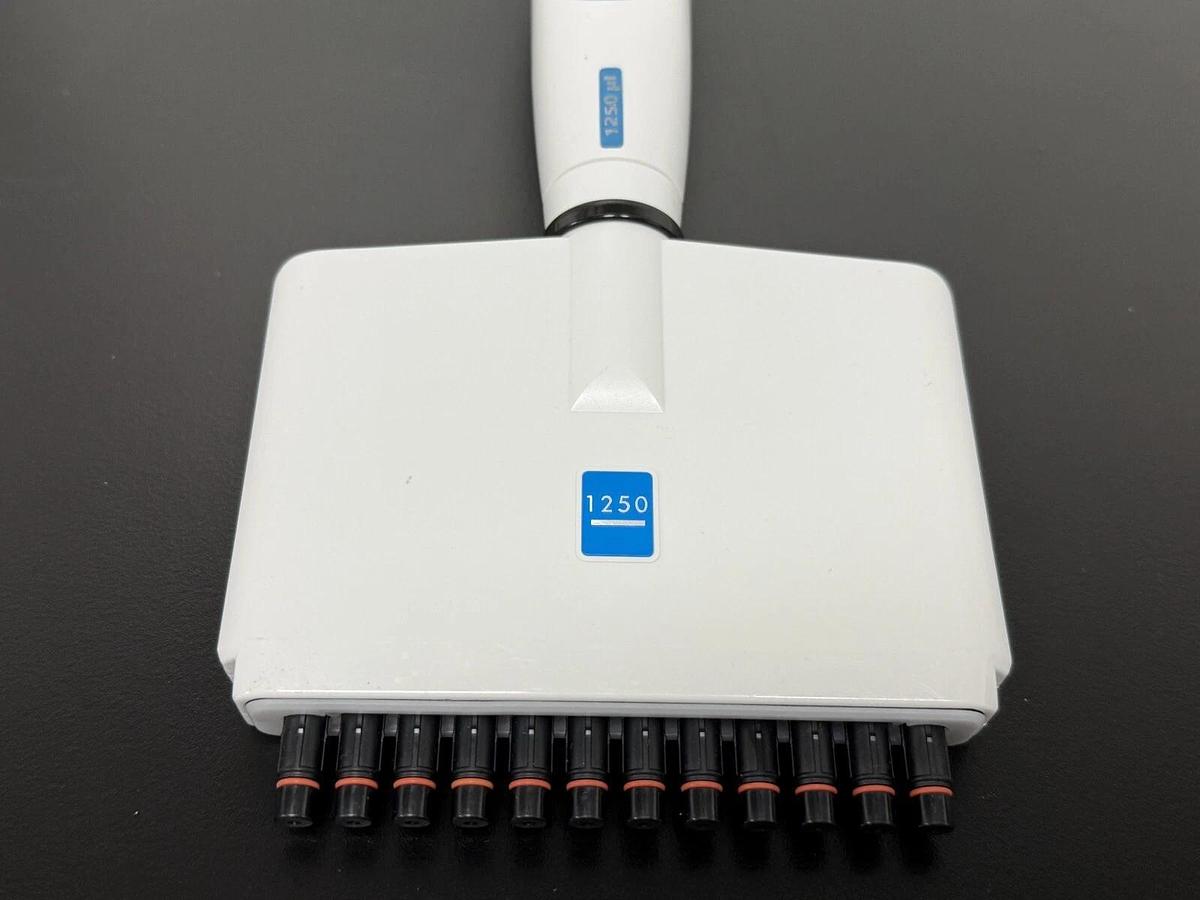 Used Integra ViaFlo 50-1250ul 12-channel electronic pipette 4634