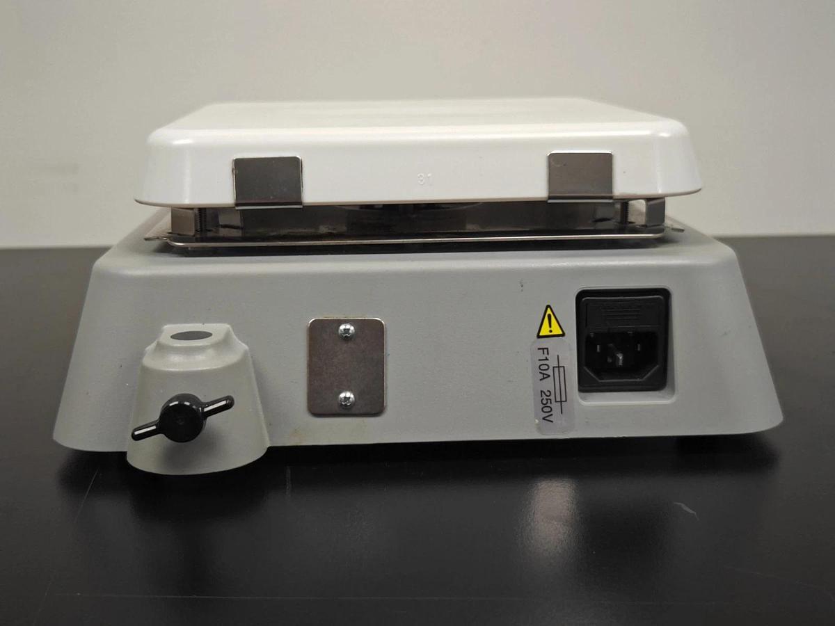 Used VWR | 7x7 Ceramic Hot Plate Stirrer | 60 to 1600 RPM | Temp up to 500°C (932°F)