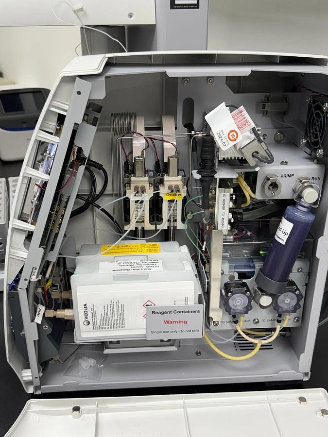 Used Veolia Suez GE Sievers M9 Lab TOC Analyzer with autosampler