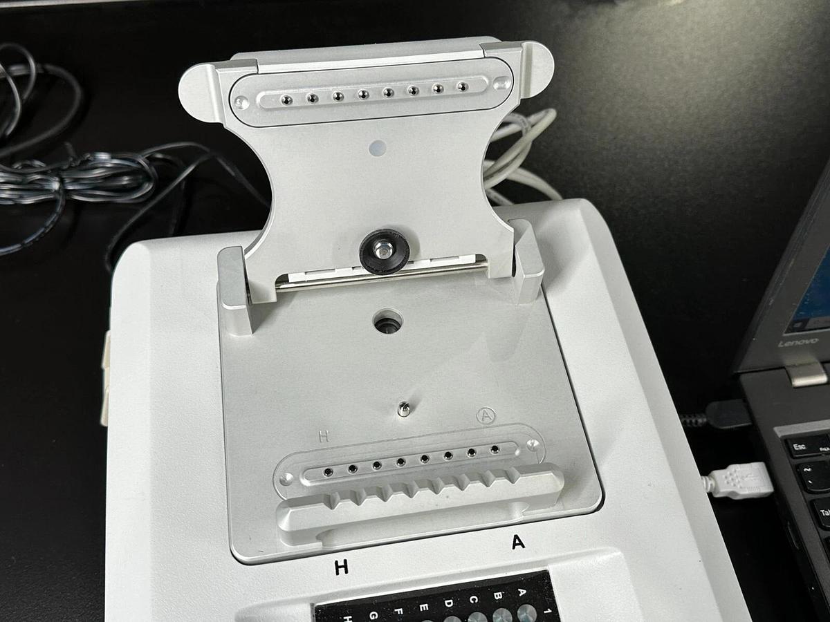 Used Thermo NanoDrop 8000 UV/Vis 8-position Spectrophotometer & laptop w/Warranty