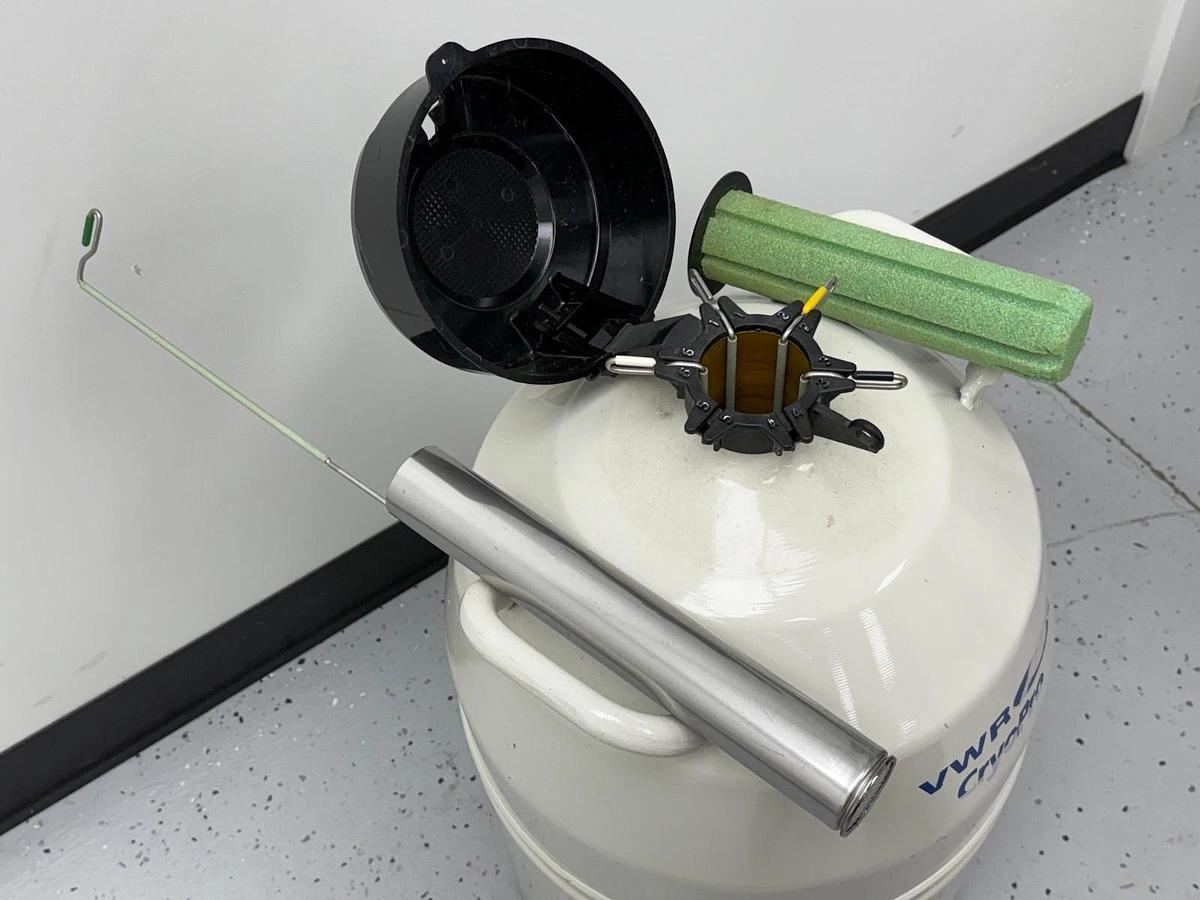 Used VWR CryoPro | Canister Cryogenic 20.5L Storage Vessel Tank | PN: CC-2