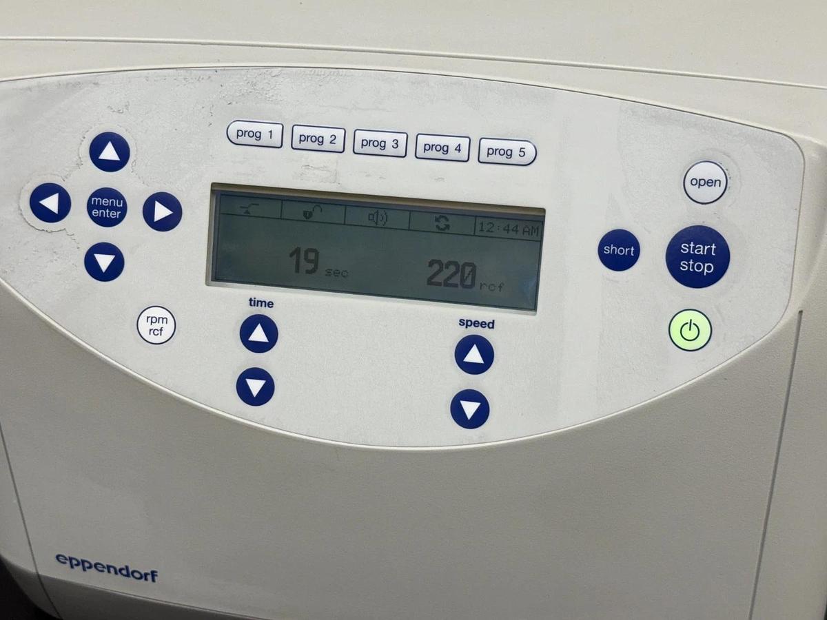 Used Eppendorf 5430 Benchtop High-Speed Centrifuge with A-2-MTP Plate Rotor