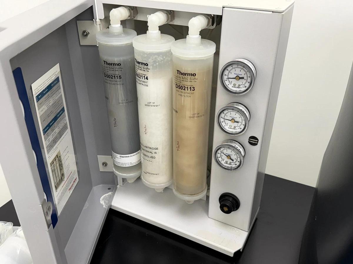 Used Thermo Scientific Barnstead Smart2Pure Pro 16 UV/UF Water Purification System