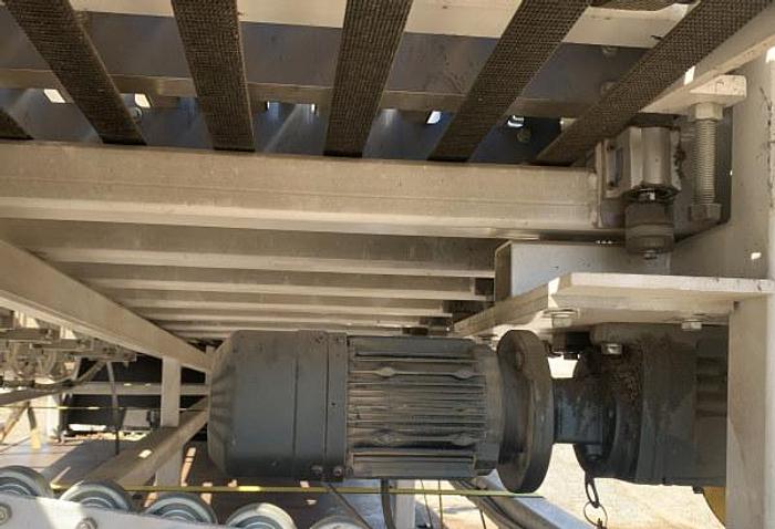 Used 5-1/2' WIDE x 20' LONG INCLINED ACCUMULATING & STAGING SLIDE TYPE BELT CONVEYOR