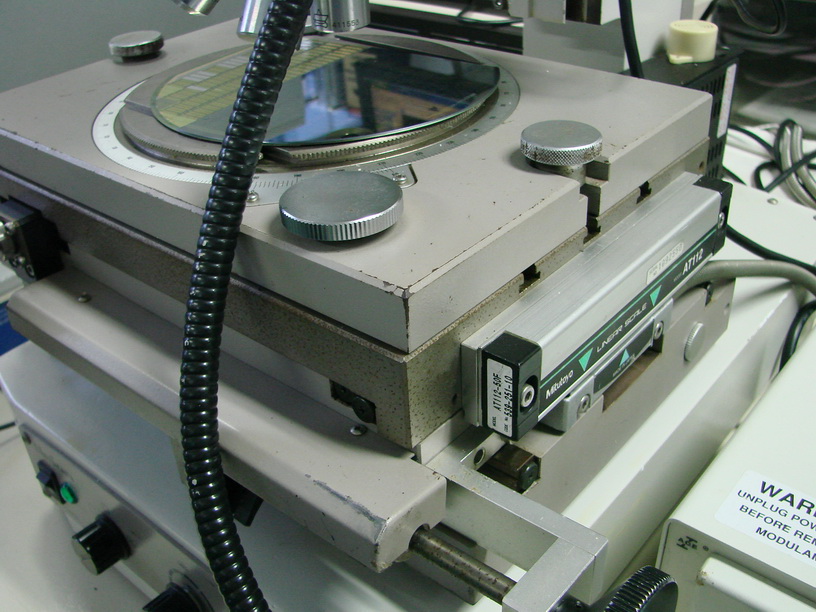 Used Hisomet  11  DH11  XYZ Measurment Microscope