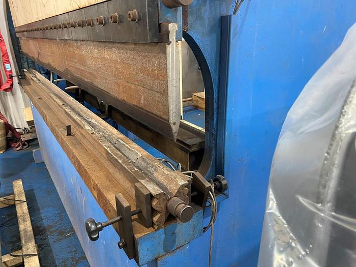 Used 1999 Kingsland KPT30200 3m x 200T Pressbrake