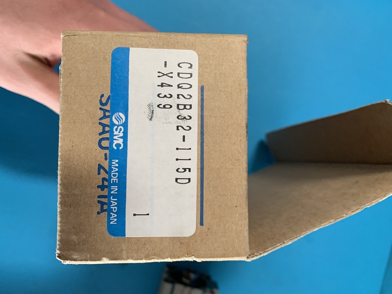 Used SMC  CDQ2B32-115DC-F79-X439 contact pusher cylinder