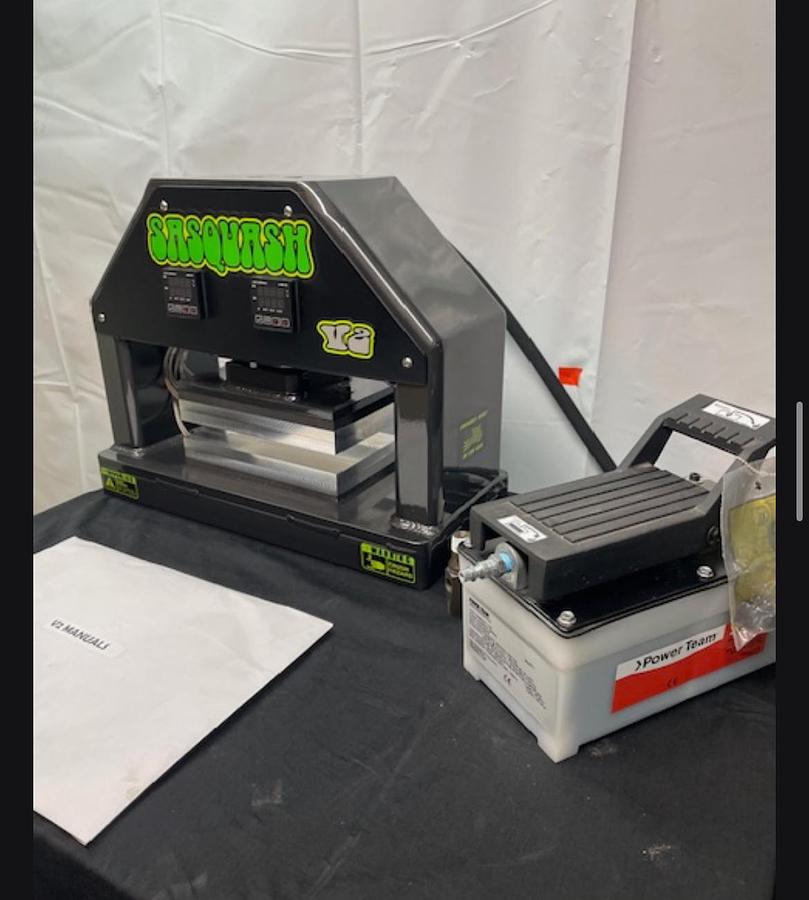 Used Sasquash V2 15 Ton Hydraulic Rosin Press with Foot Pump, Pressure Gauge and Puck Mold