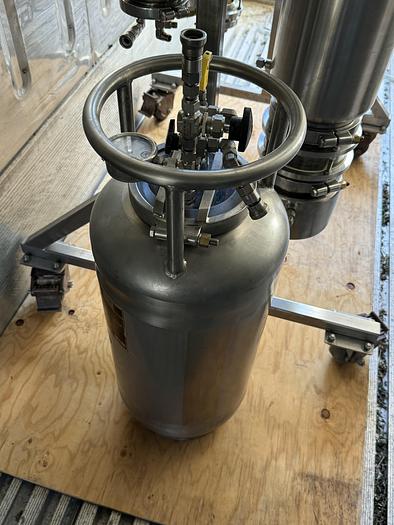 Used Bizzybee Hexapod Hydrocarbon Extractor