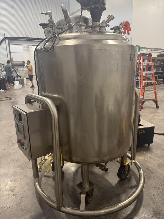 Used DCI 600 L Jacketed Mixing Tank with Agitator 