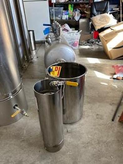 [Brand New, Never Used] Bhogart Sauce Extractor - Vacuum Pump and Honey Pots Included