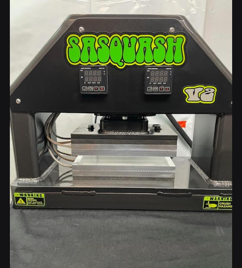 Used Sasquash V2 15 Ton Hydraulic Rosin Press with Foot Pump, Pressure Gauge and Puck Mold