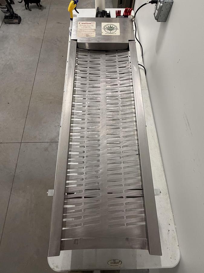 Used Ultra Trimmer UT3000 - Trims 18 lbs/hour