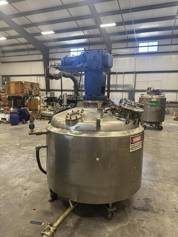 Used Paul Mueller 600 L Jacketed Mixing Vessel with Lightnin Geared Mixer
