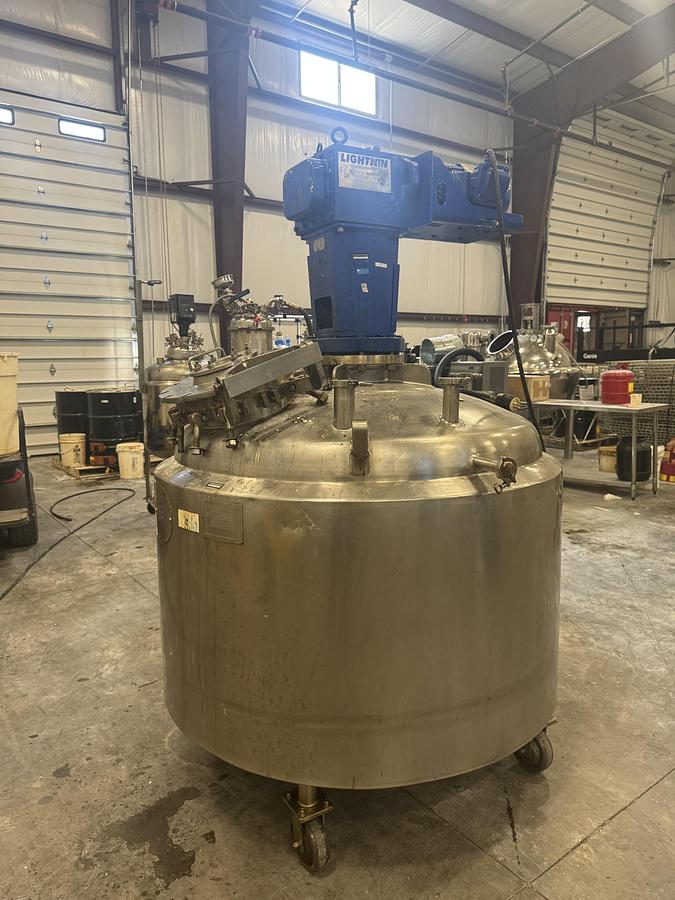 Used Paul Mueller 600 L Jacketed Mixing Vessel with Lightnin Geared Mixer