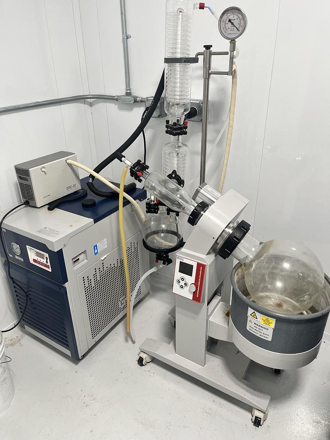 Used Across International 10 Liter rotary evaporator package (rotary evaporator, Ulvac DTC-41 vacuum pump, Across international chiller(C30-17-10L))