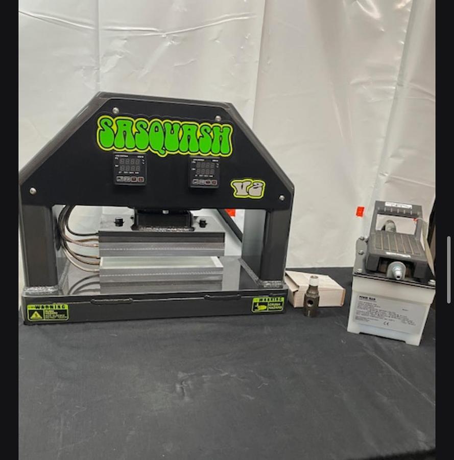 Used Sasquash V2 15 Ton Hydraulic Rosin Press with Foot Pump, Pressure Gauge and Puck Mold