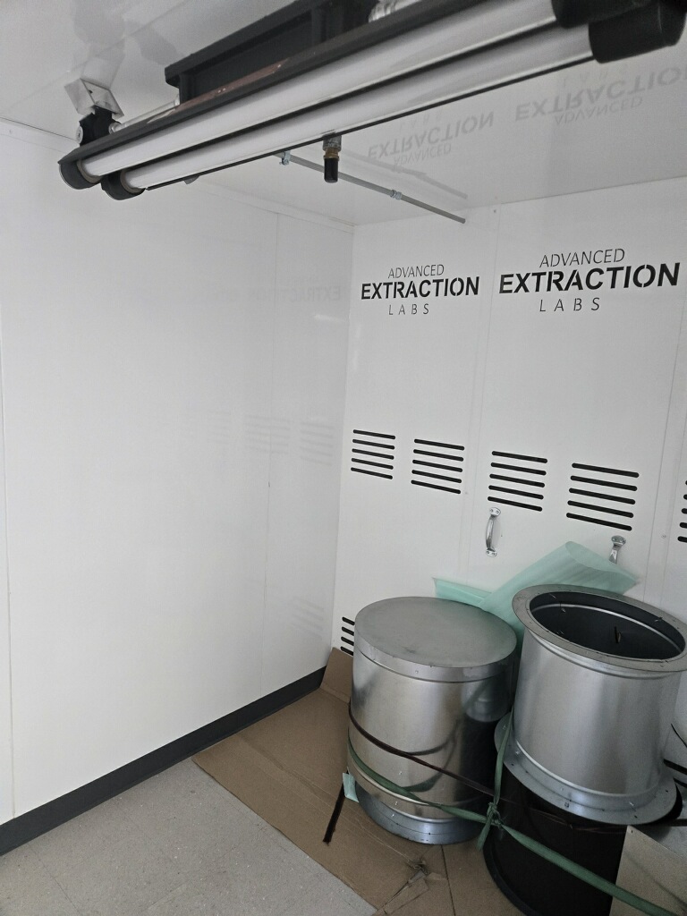 Advanced Extraction Labs C1D1 Extraction Booth Model CS820 | 8' x 8' x 20' |