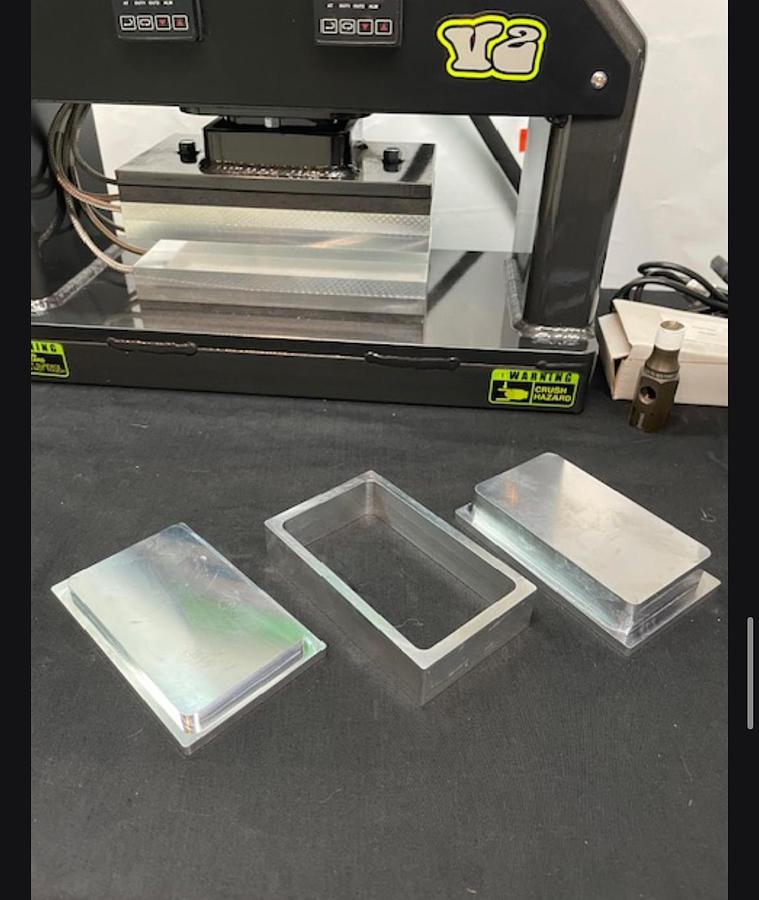 Used Sasquash V2 15 Ton Hydraulic Rosin Press with Foot Pump, Pressure Gauge and Puck Mold