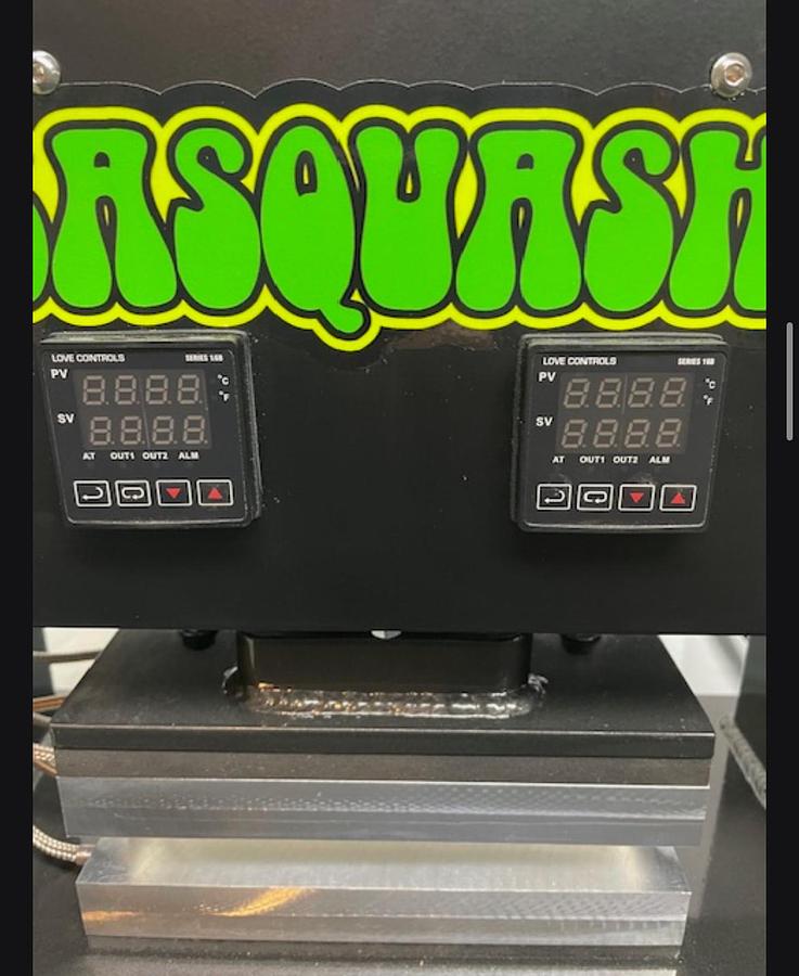 Used Sasquash V2 15 Ton Hydraulic Rosin Press with Foot Pump, Pressure Gauge and Puck Mold