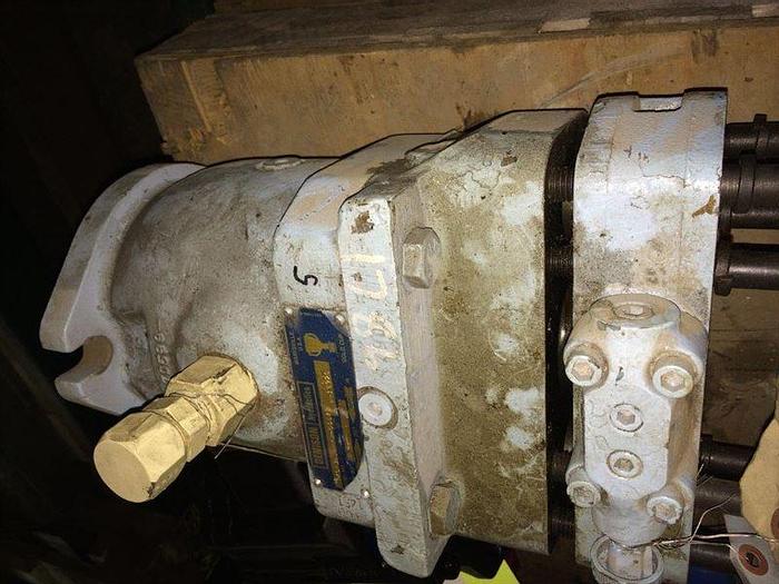 Used Hydraulic Drive Motor - 52264579-R