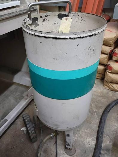 Used 2001 FLOW WATER 2'x4' CNC Waterjet Cutting System and 30HP Baldor Pump