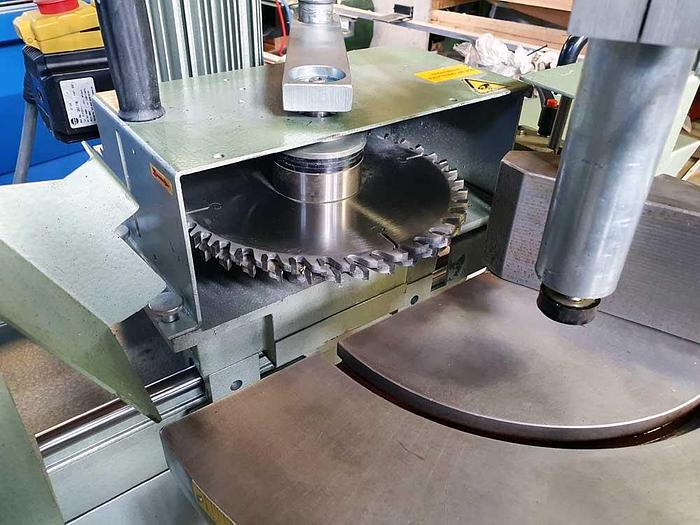 Used 2007 Graule  GRAULE end milling machines type AKF 6/250